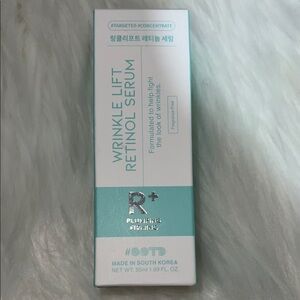 Wrinkle Lift Retinol Serum - White and Blue